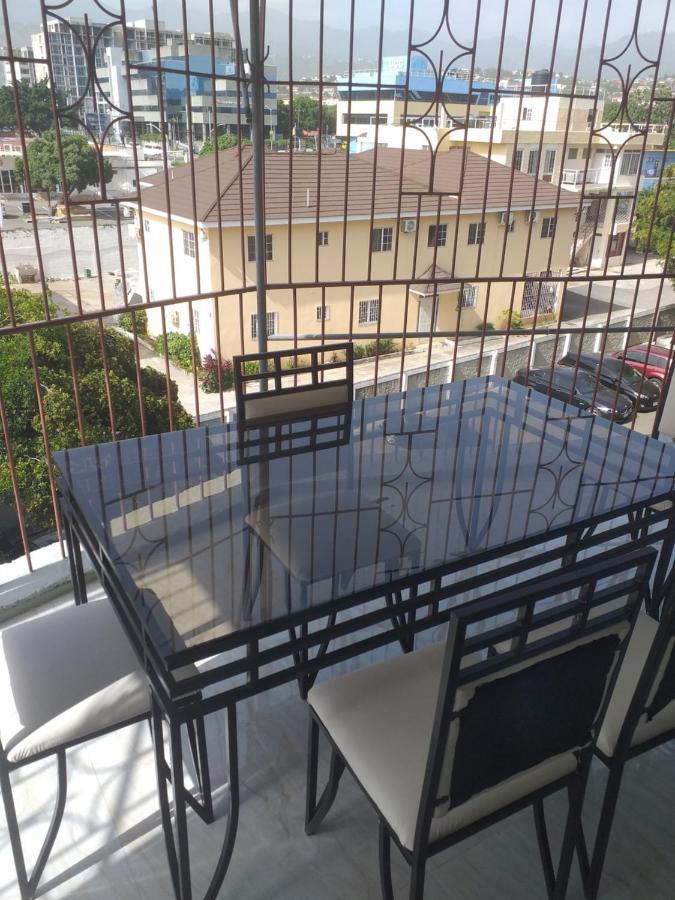 Rooms By The Pool Kingston Bagian luar foto